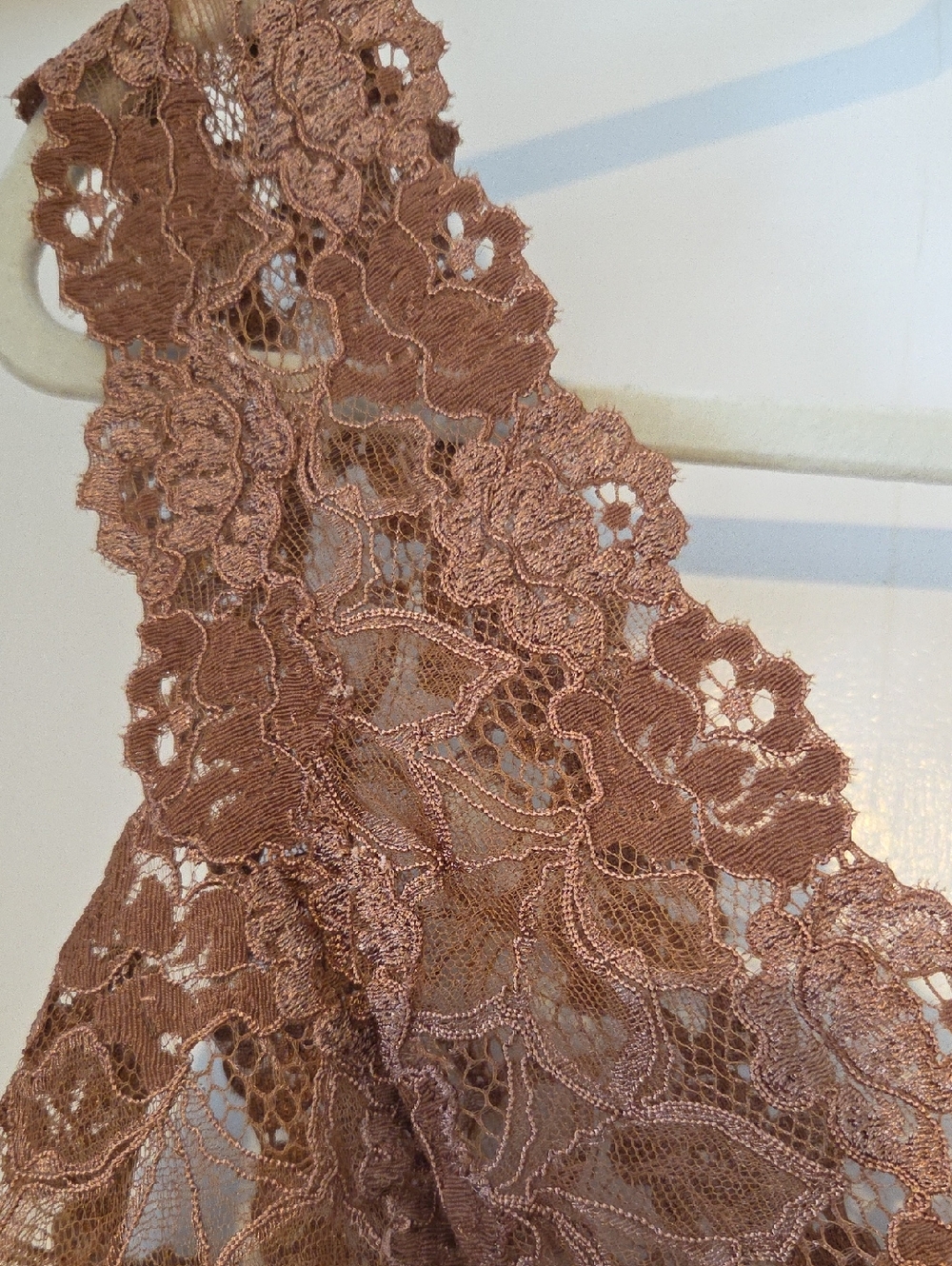 Josie Natori Lace V-Neck Sleeveless Top - Picture 2 of 3